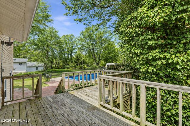 90 E Connecticut Concourse, Jackson, NJ 08527