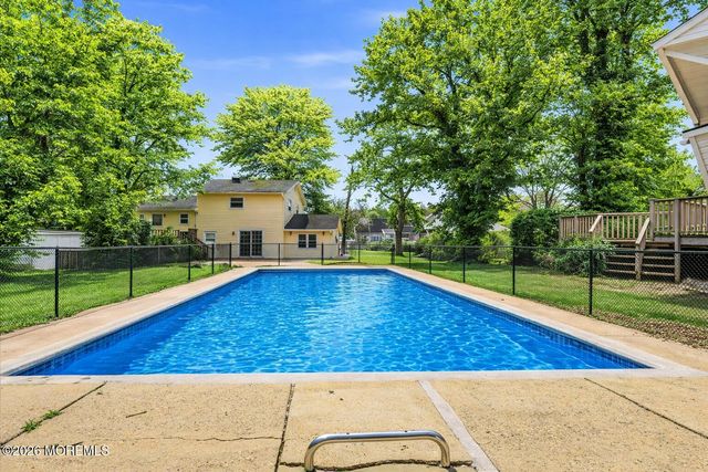 90 E Connecticut Concourse, Jackson, NJ 08527