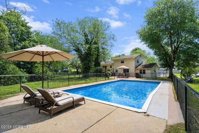 90 E Connecticut Concourse, Jackson, NJ 08527