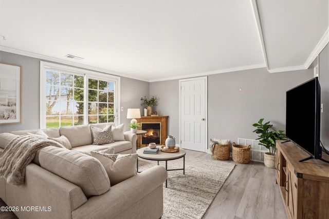 90 E Connecticut Concourse, Jackson, NJ 08527