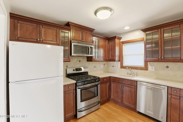 90 E Connecticut Concourse, Jackson, NJ 08527