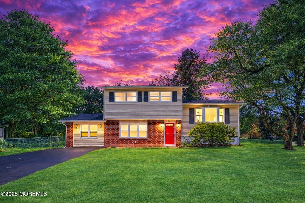 90 E Connecticut Concourse, Jackson, NJ 08527