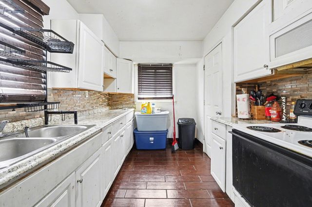 508 Linda Vista Drive, Pontiac City, MI 48342