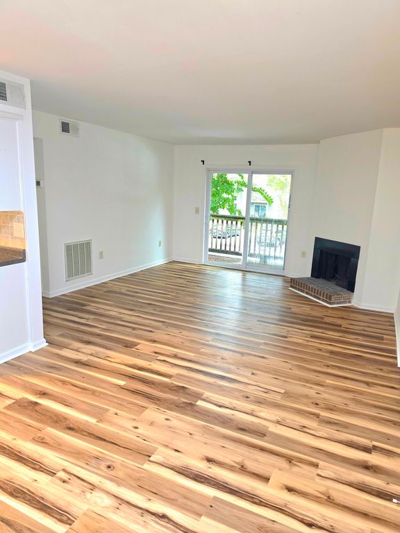 1402 Camp Road Apt 14e, Charleston, SC 29412