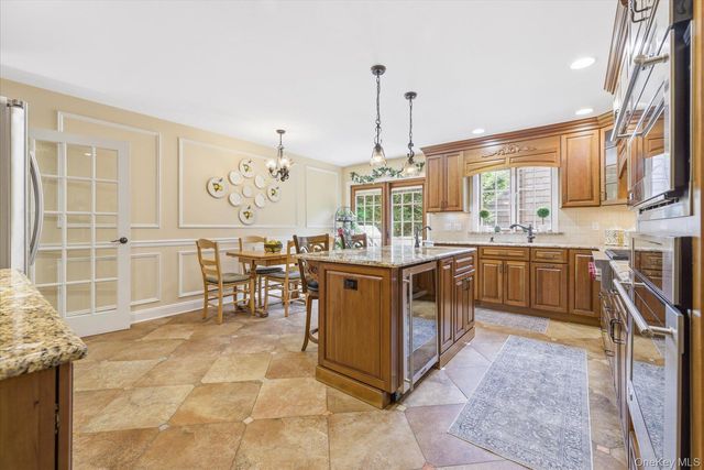 124 Peterhoff Avenue, Malverne, NY 11565