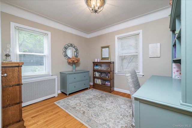 124 Peterhoff Avenue, Malverne, NY 11565