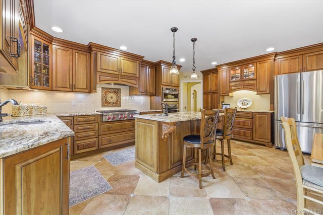 124 Peterhoff Avenue, Malverne, NY 11565