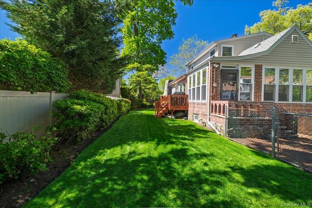 124 Peterhoff Avenue, Malverne, NY 11565