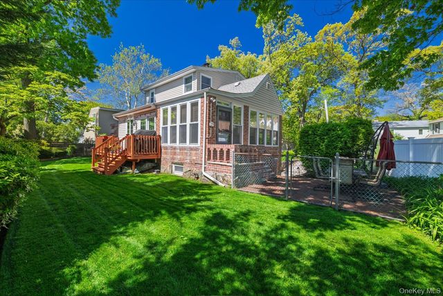 124 Peterhoff Avenue, Malverne, NY 11565