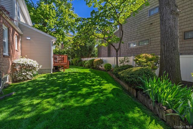 124 Peterhoff Avenue, Malverne, NY 11565