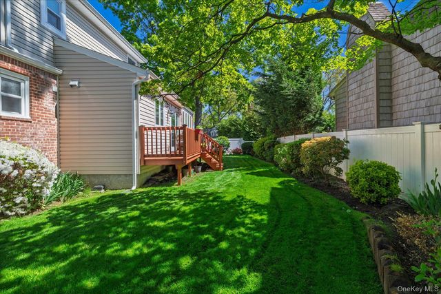 124 Peterhoff Avenue, Malverne, NY 11565