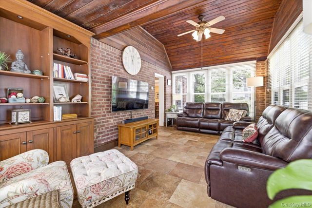 124 Peterhoff Avenue, Malverne, NY 11565