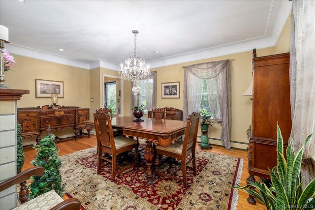 124 Peterhoff Avenue, Malverne, NY 11565