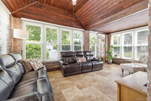 124 Peterhoff Avenue, Malverne, NY 11565
