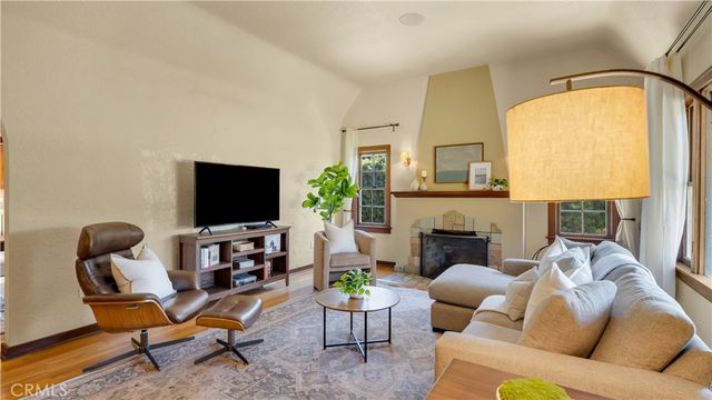 2429 N Heliotrope, Santa Ana, CA 92706