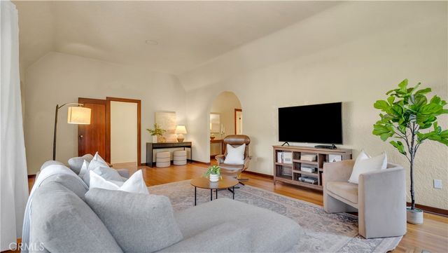 2429 N Heliotrope, Santa Ana, CA 92706
