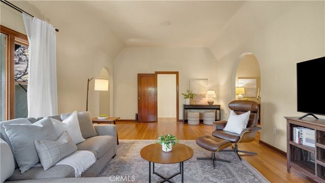 2429 N Heliotrope, Santa Ana, CA 92706