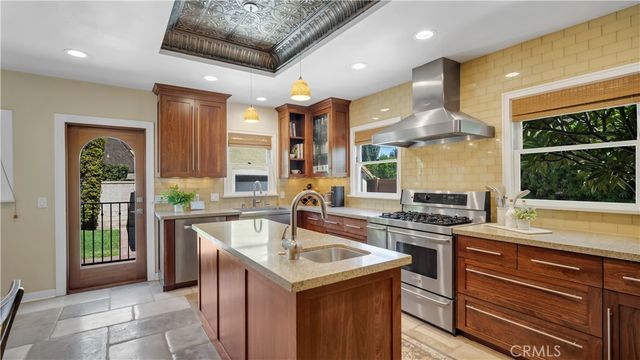 2429 N Heliotrope, Santa Ana, CA 92706