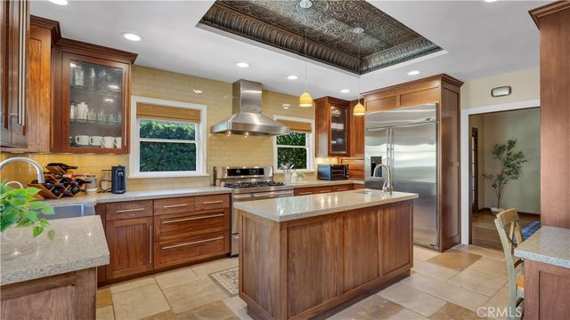 2429 N Heliotrope, Santa Ana, CA 92706