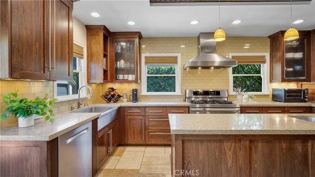 2429 N Heliotrope, Santa Ana, CA 92706