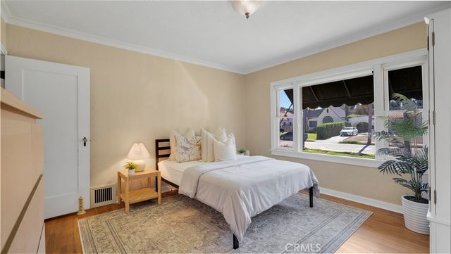 2429 N Heliotrope, Santa Ana, CA 92706