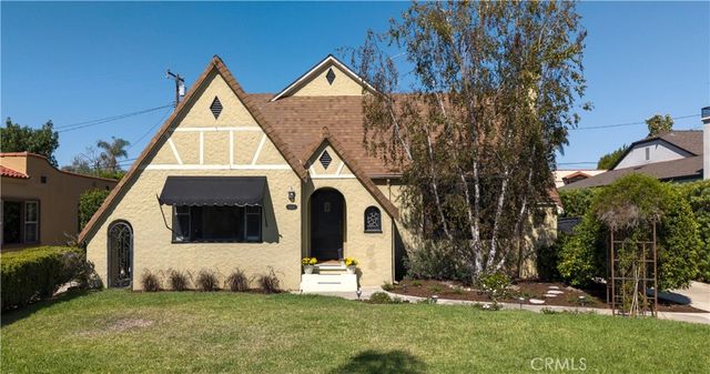 2429 N Heliotrope, Santa Ana, CA 92706