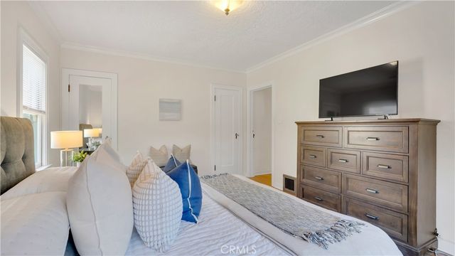 2429 N Heliotrope, Santa Ana, CA 92706