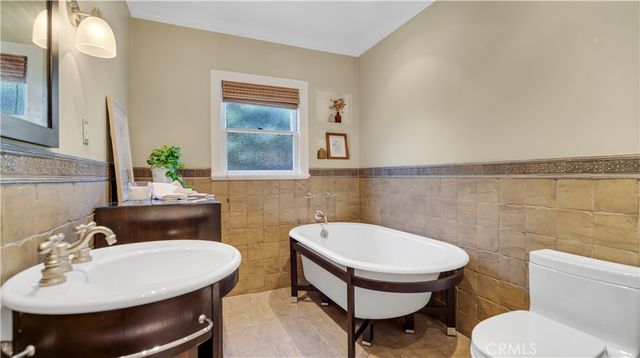 2429 N Heliotrope, Santa Ana, CA 92706