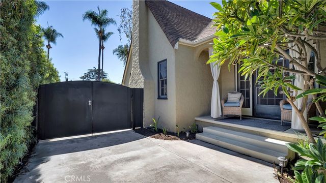2429 N Heliotrope, Santa Ana, CA 92706