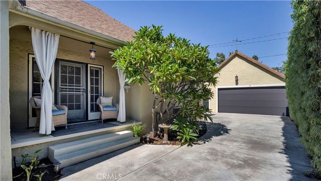 2429 N Heliotrope, Santa Ana, CA 92706