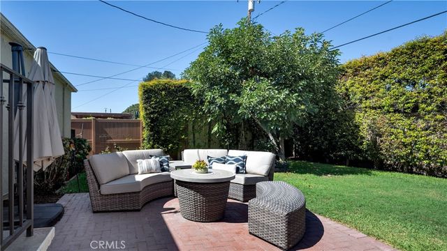 2429 N Heliotrope, Santa Ana, CA 92706