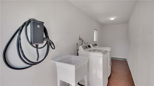 2429 N Heliotrope, Santa Ana, CA 92706
