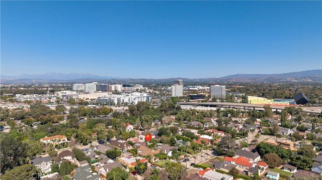 2429 N Heliotrope, Santa Ana, CA 92706