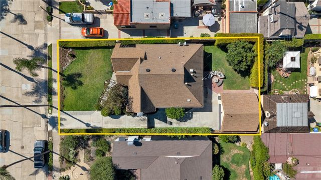 2429 N Heliotrope, Santa Ana, CA 92706