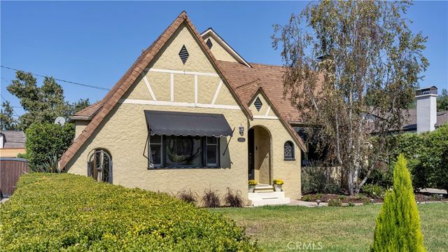 2429 N Heliotrope, Santa Ana, CA 92706