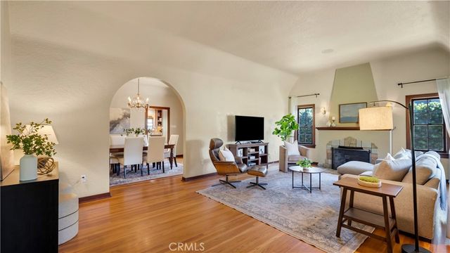 2429 N Heliotrope, Santa Ana, CA 92706
