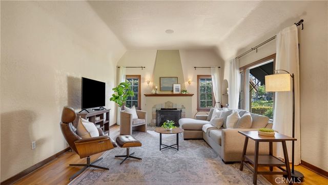 2429 N Heliotrope, Santa Ana, CA 92706