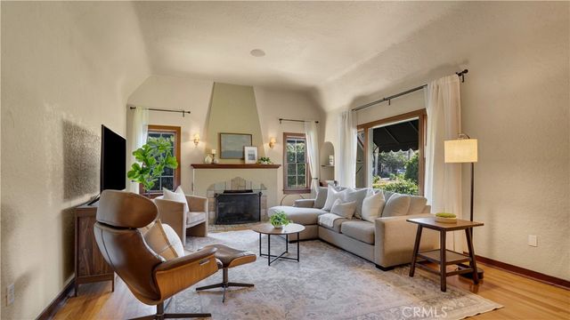 2429 N Heliotrope, Santa Ana, CA 92706