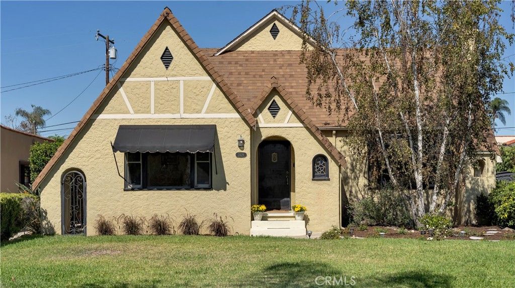 2429 N Heliotrope, Santa Ana, CA 92706