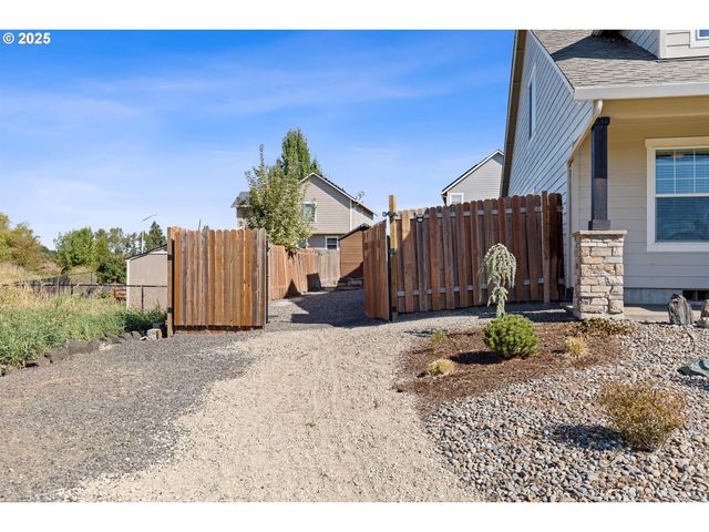 640 E BUTTERCUP St, Yamhill, OR 97148