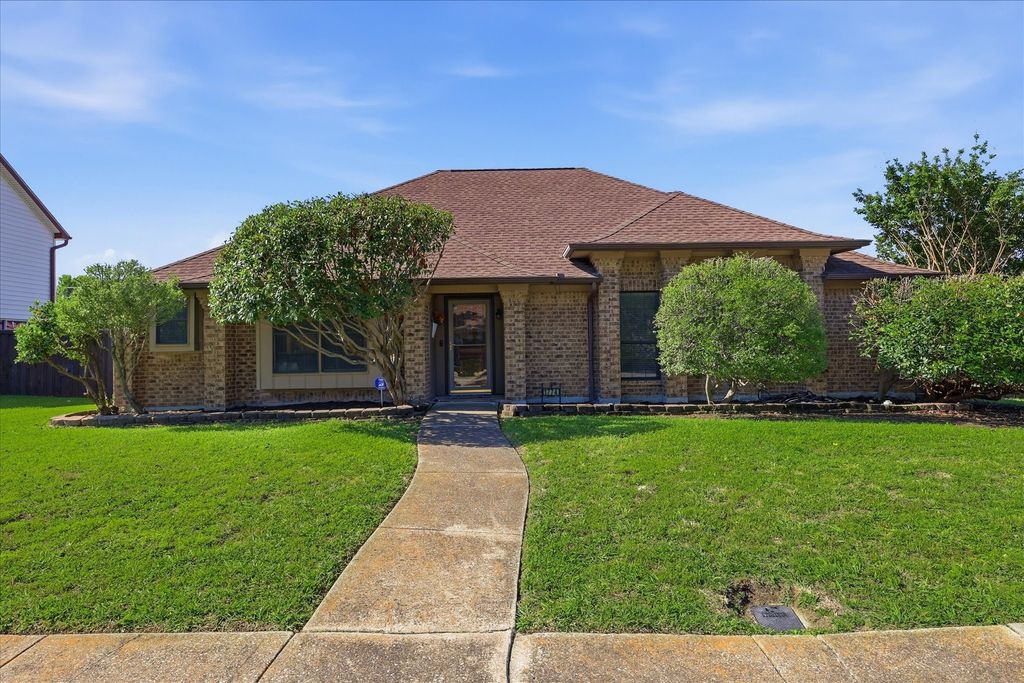 1774 Clydesdale Drive, Lewisville, TX 75067