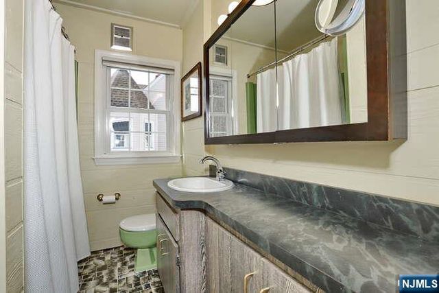 56 Lilac Street, Bergenfield, NJ 07621