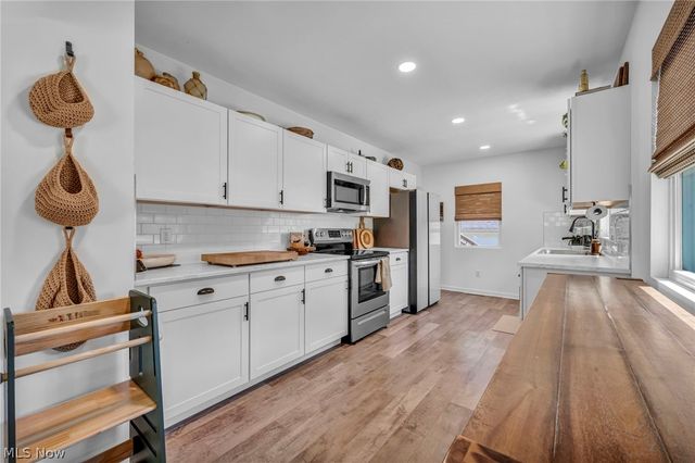 2834 W Wallings Road, Broadview Heights, OH 44147