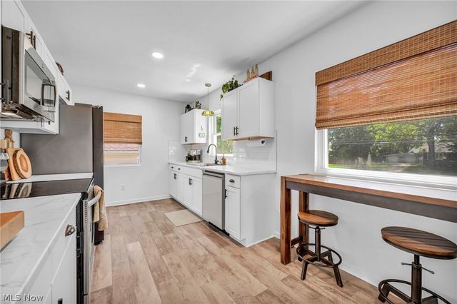 2834 W Wallings Road, Broadview Heights, OH 44147