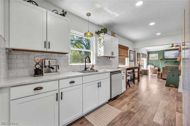 2834 W Wallings Road, Broadview Heights, OH 44147