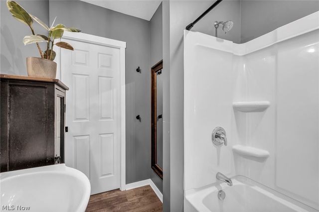 2834 W Wallings Road, Broadview Heights, OH 44147