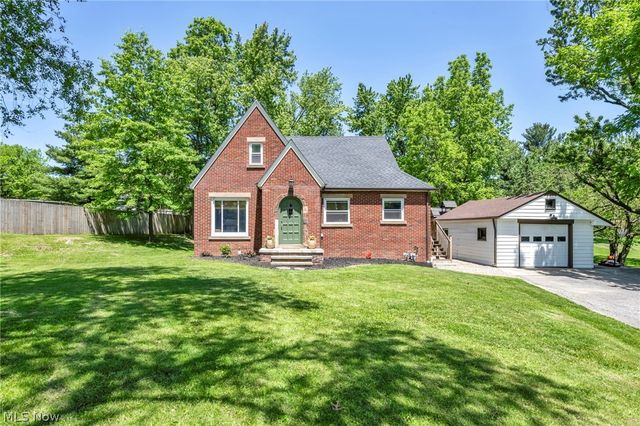 2834 W Wallings Road, Broadview Heights, OH 44147