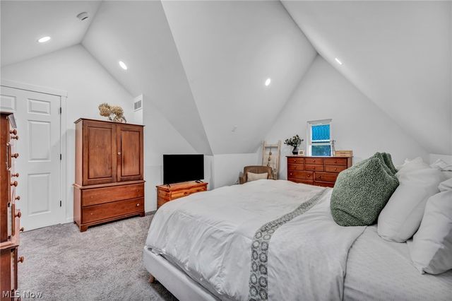2834 W Wallings Road, Broadview Heights, OH 44147