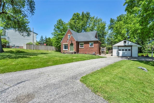 2834 W Wallings Road, Broadview Heights, OH 44147