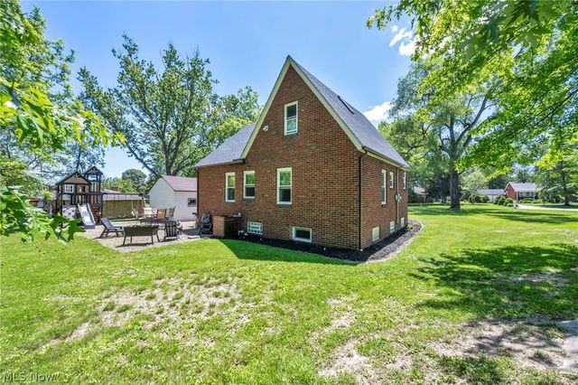 2834 W Wallings Road, Broadview Heights, OH 44147